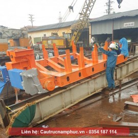 Xe goong 20 tấn leo dốc