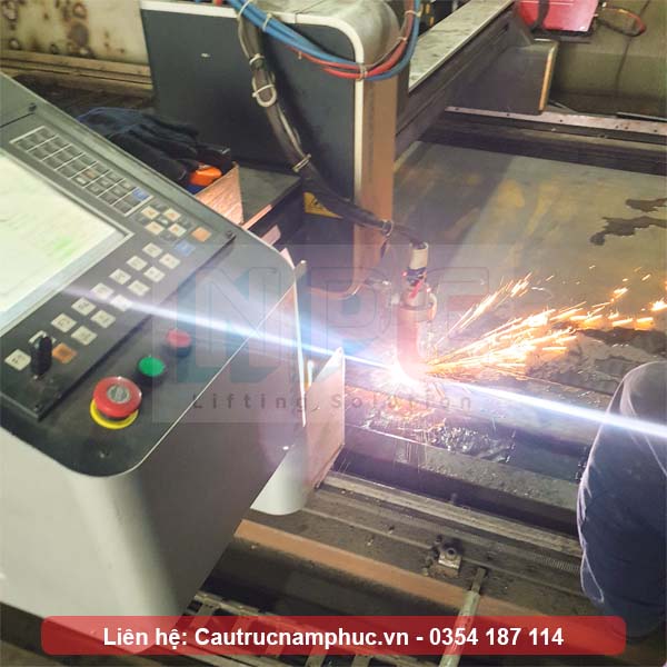 Cắt phôi bằng máy CNC