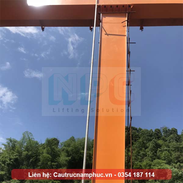 Chân cổng trục chân dê 15 tấn