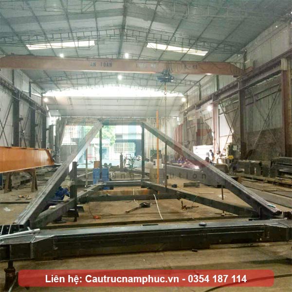 Chân cổng trục dầm đơn 15 tấn