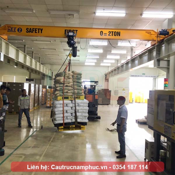 Cầu trục dầm đơn tải trọng 2 tấn khẩu độ 8 mét sau khi lắp đặt xong