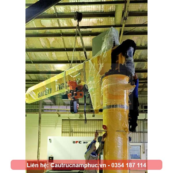 Hoàn thiện lắp đặt cầu trục quay 2 tấn