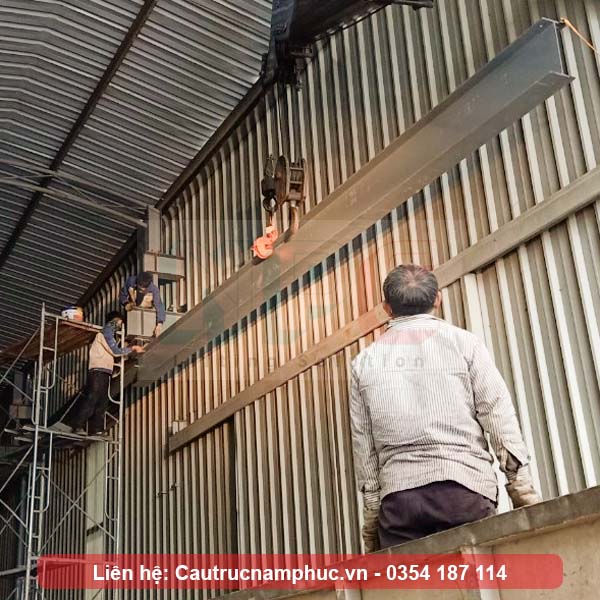 Lắp đặt dầm đỡ ray