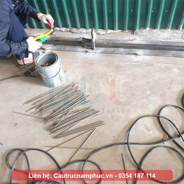 Lắp đặt ray cổng trục dầm đơn 5 tấn