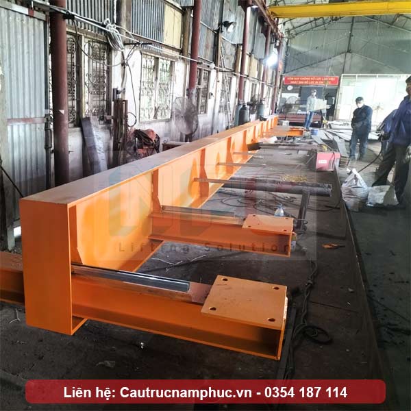 Sơn hoàn thiện cổng trục dầm đơn 2 tấn