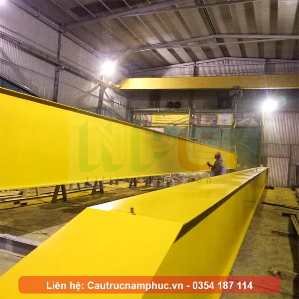 Sơn màu cho cầu trục 20 tấn dầm đôi