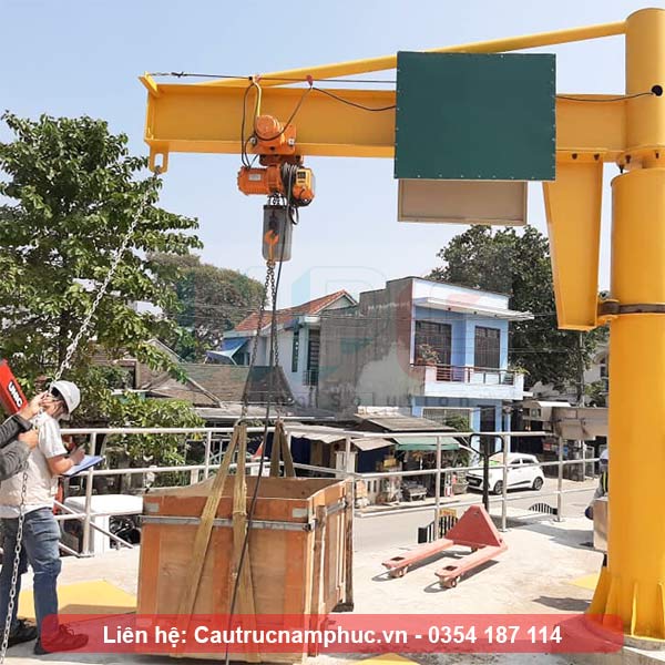 Thử tải cầu trục quay 3 tấn