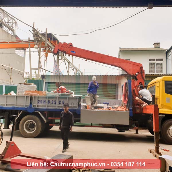 Xe cẩu 5 tấn lắp đặt cầu trục dầm đơn 3 tấn